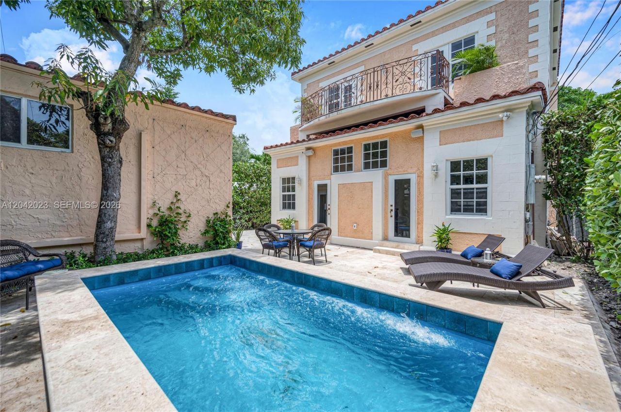 30 NE 44th St, Miami, FL 33137 Photo