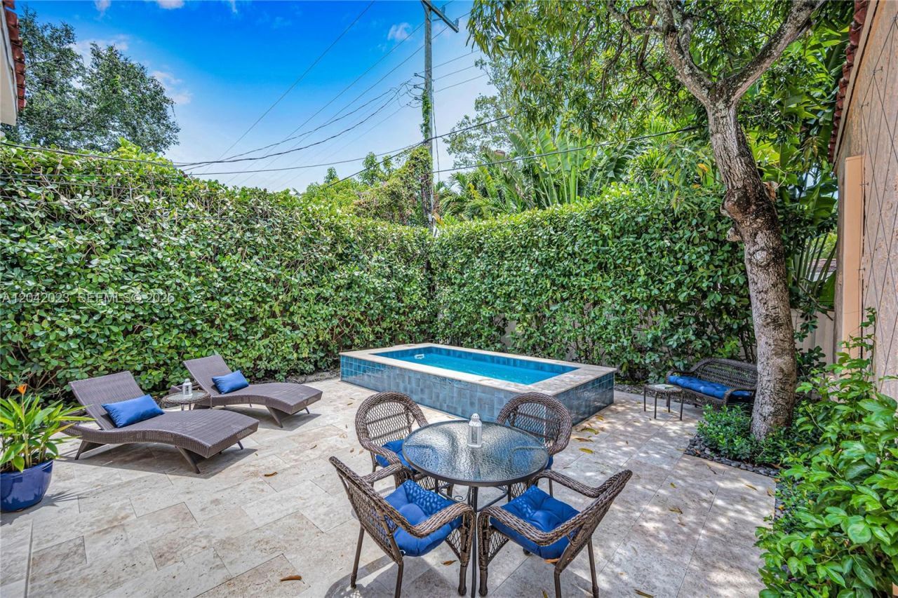30 NE 44th St, Miami, FL 33137 Photo