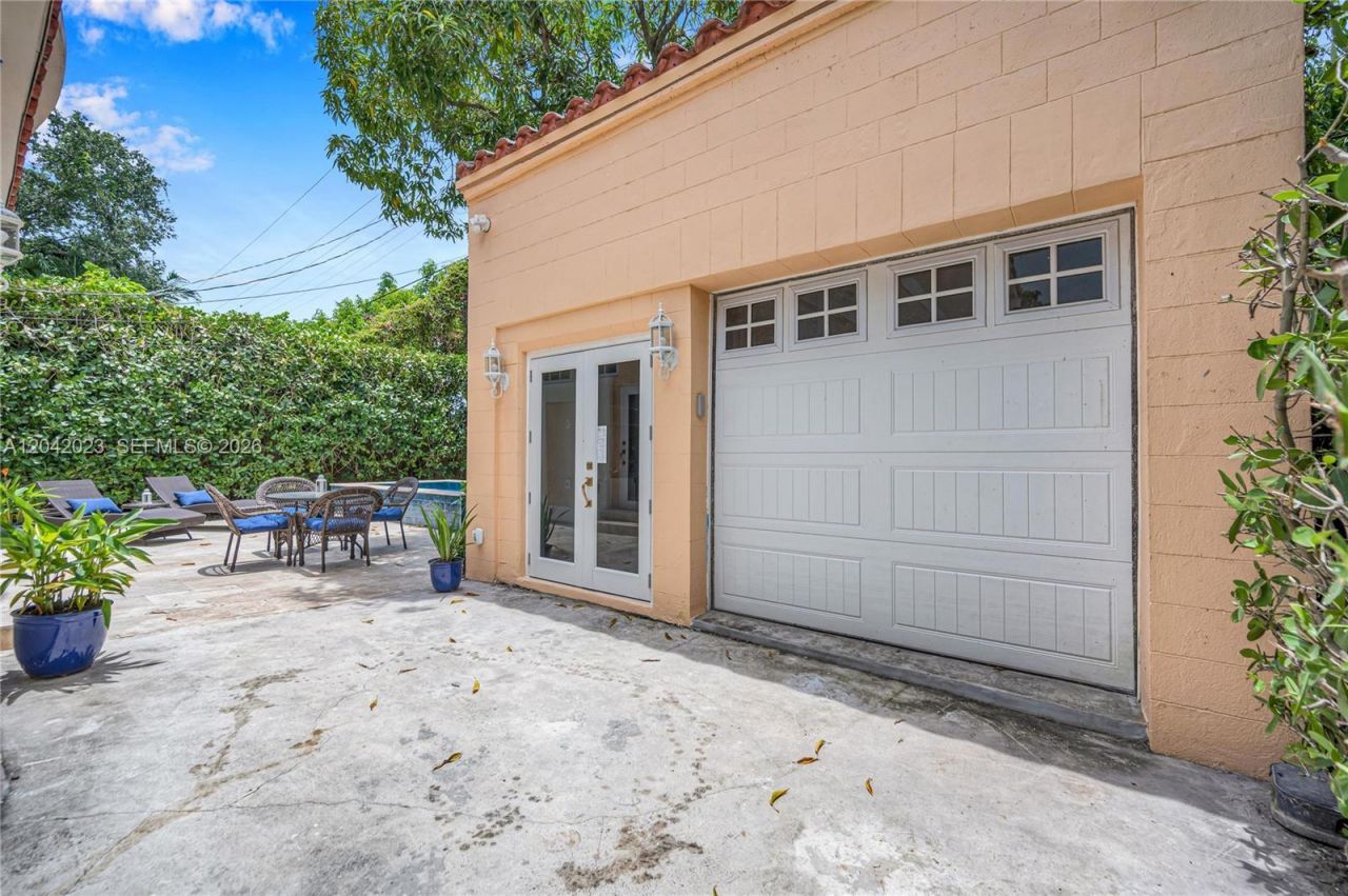30 NE 44th St, Miami, FL 33137 Photo