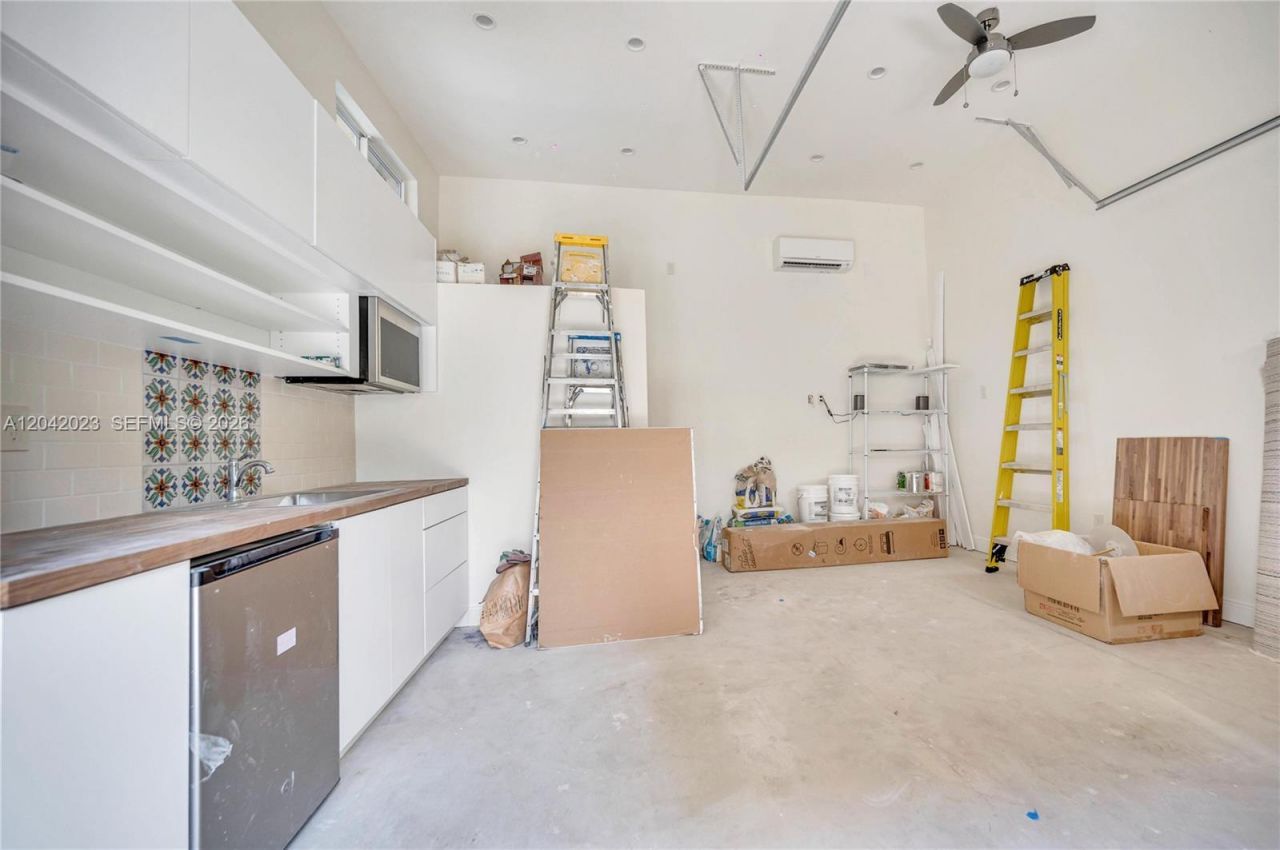 30 NE 44th St, Miami, FL 33137 Photo