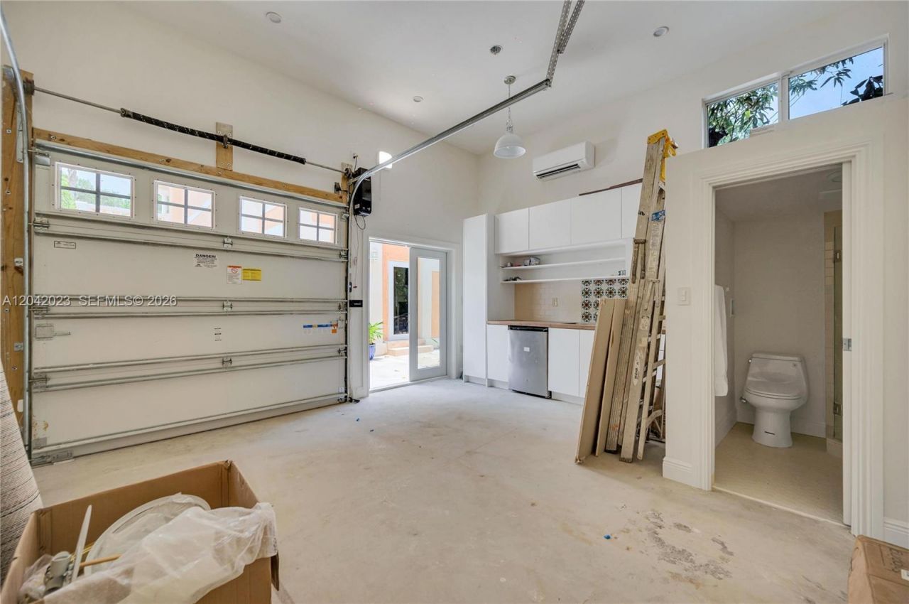 30 NE 44th St, Miami, FL 33137 Photo