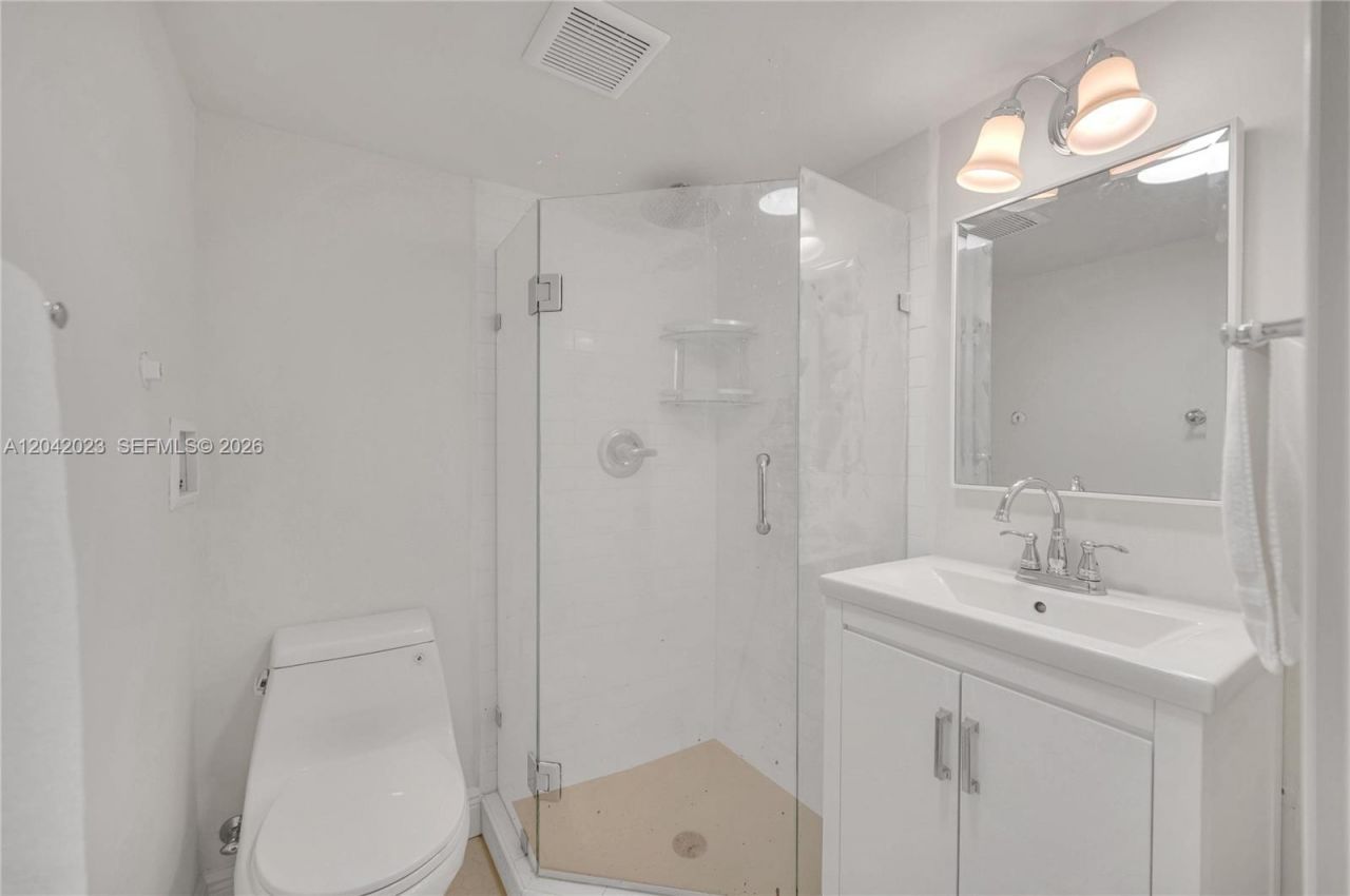 30 NE 44th St, Miami, FL 33137 Photo