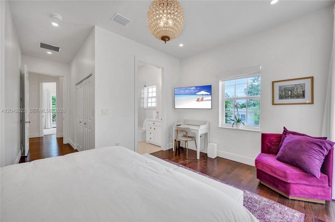 30 NE 44th St, Miami, FL 33137 Photo