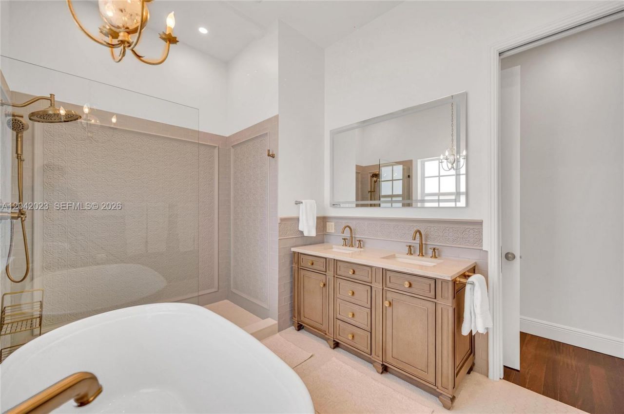 30 NE 44th St, Miami, FL 33137 Photo