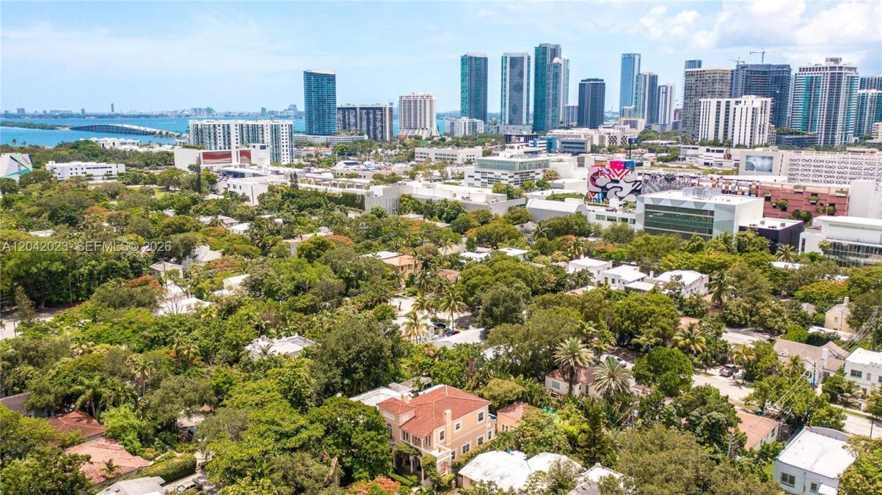 30 NE 44th St, Miami, FL 33137 Photo