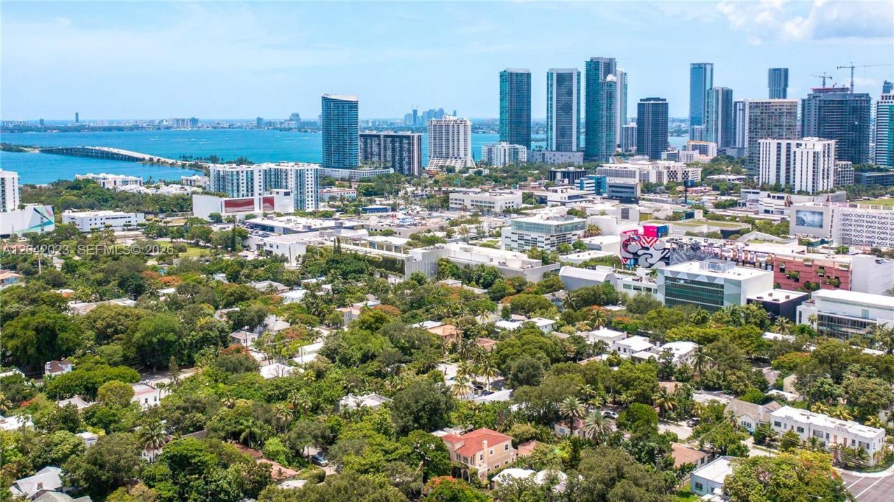 30 NE 44th St, Miami, FL 33137 Photo