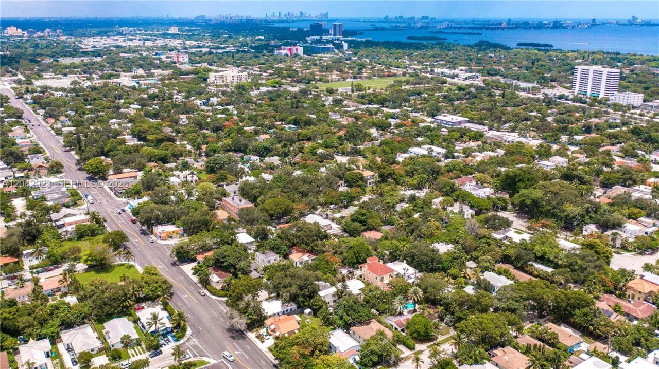 30 NE 44th St, Miami, FL 33137 Photo