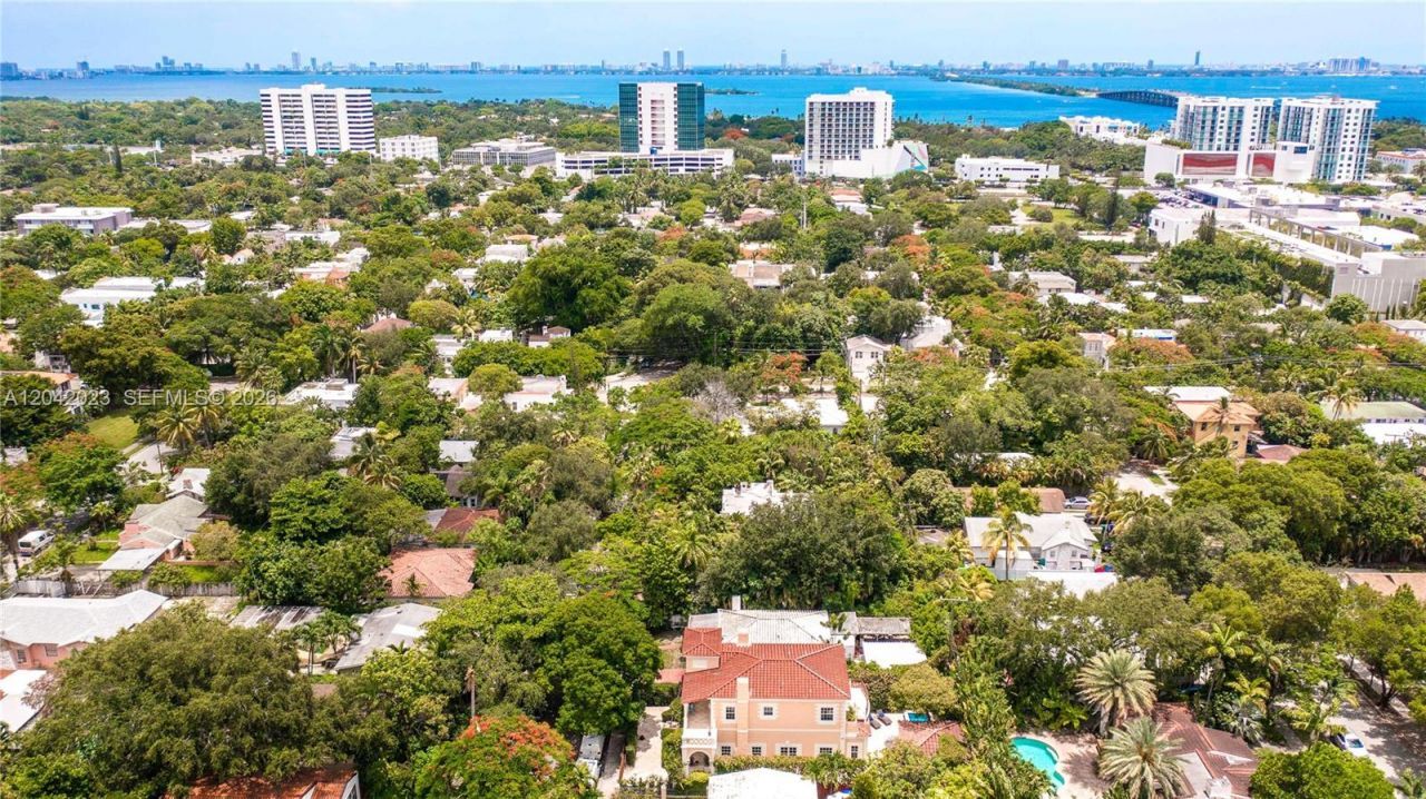 30 NE 44th St, Miami, FL 33137 Photo