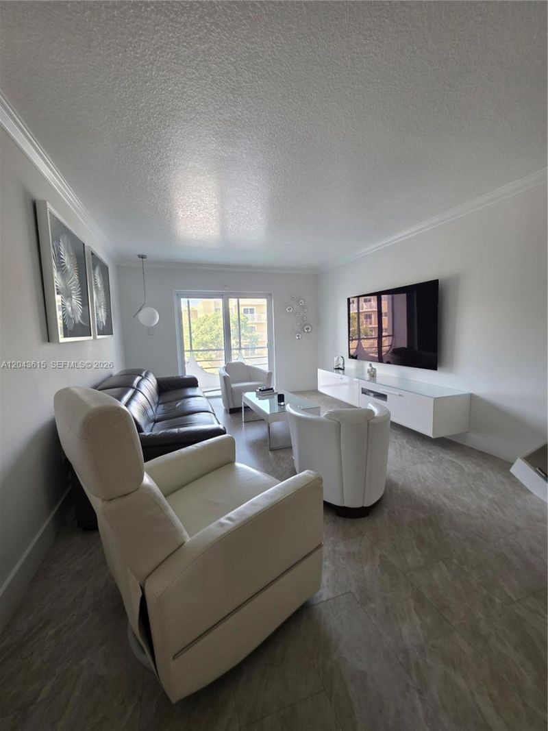 4670 W 13th Ln , Unit 206, Hialeah, FL 33012 Photo