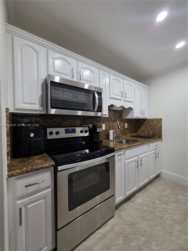 4670 W 13th Ln , Unit 206, Hialeah, FL 33012 Photo