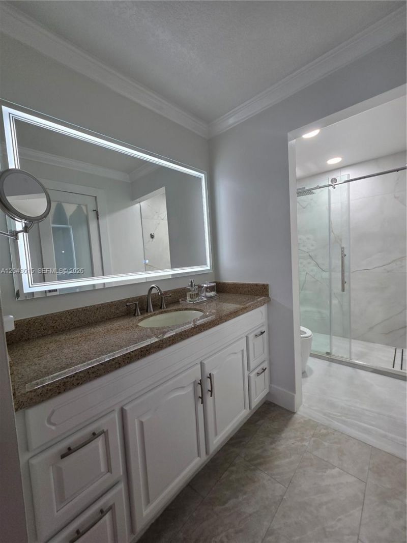 4670 W 13th Ln , Unit 206, Hialeah, FL 33012 Photo