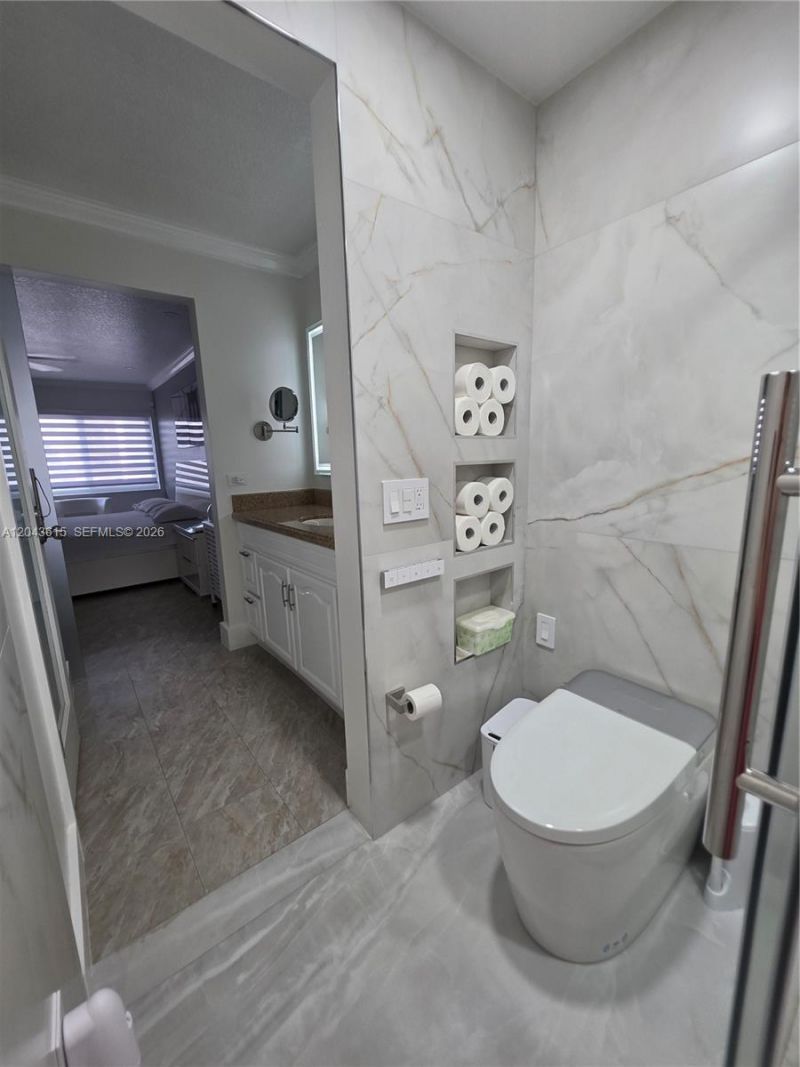 4670 W 13th Ln , Unit 206, Hialeah, FL 33012 Photo