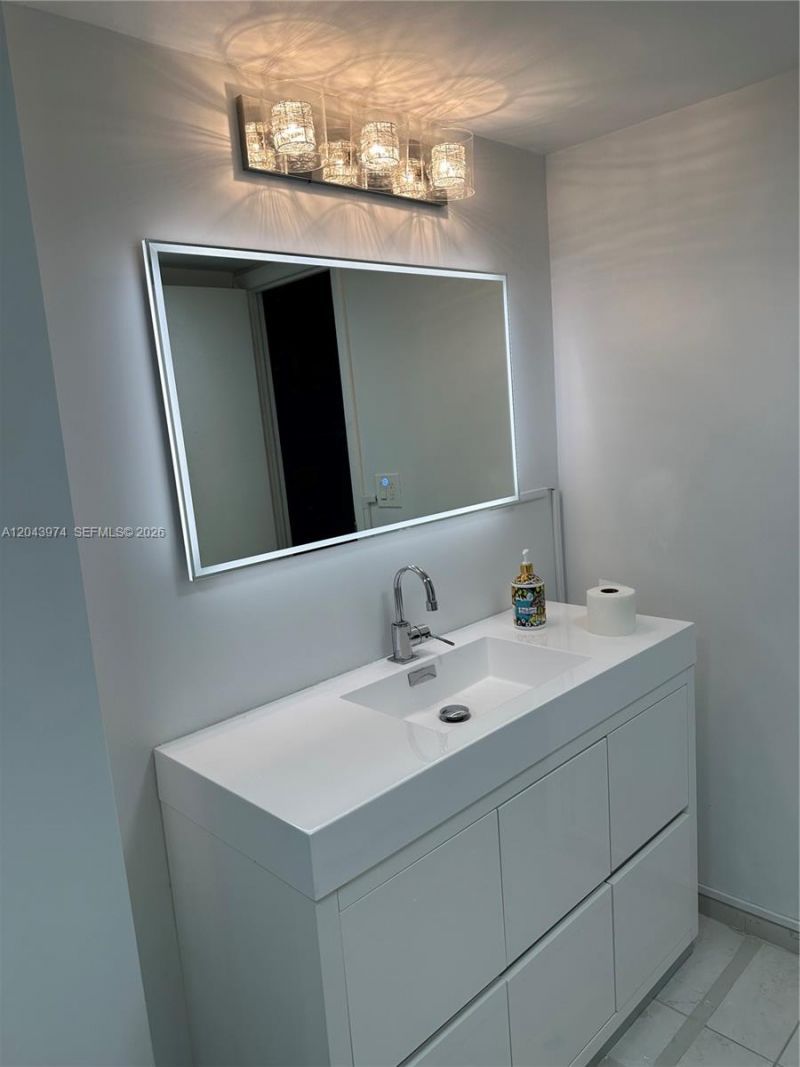 600 Three Islands Blvd, Unit 1113, Hallandale Beach, FL 33009 Photo