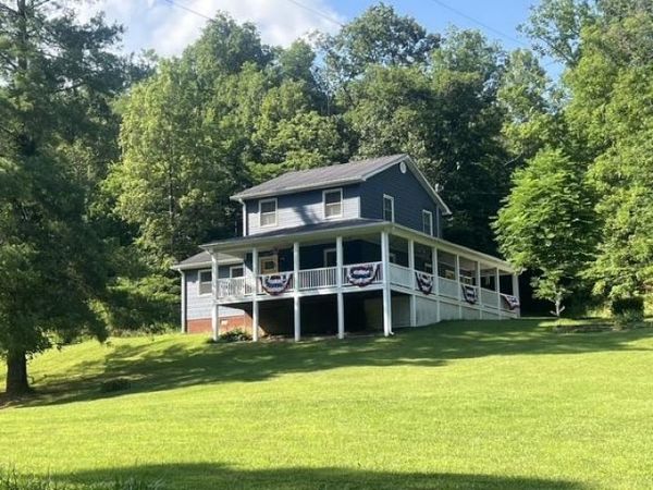 2700 Smith Branch , Grayson, KY 41143