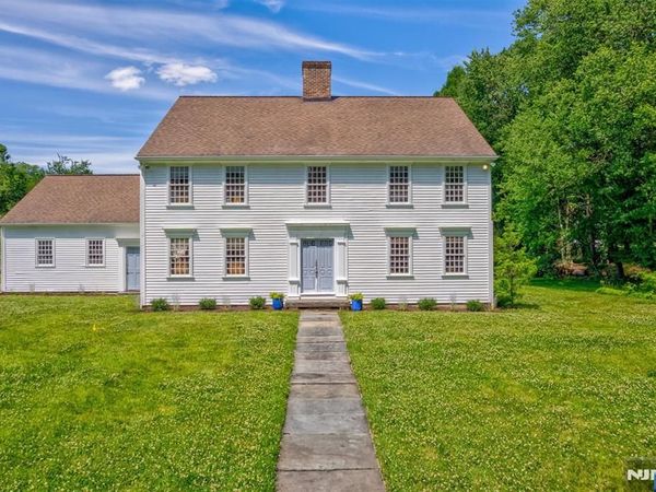 1 Canoe, ROSELAND, NJ 07068