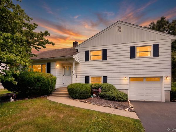 8 Abbie Lane , Hyde Park, NY 12538