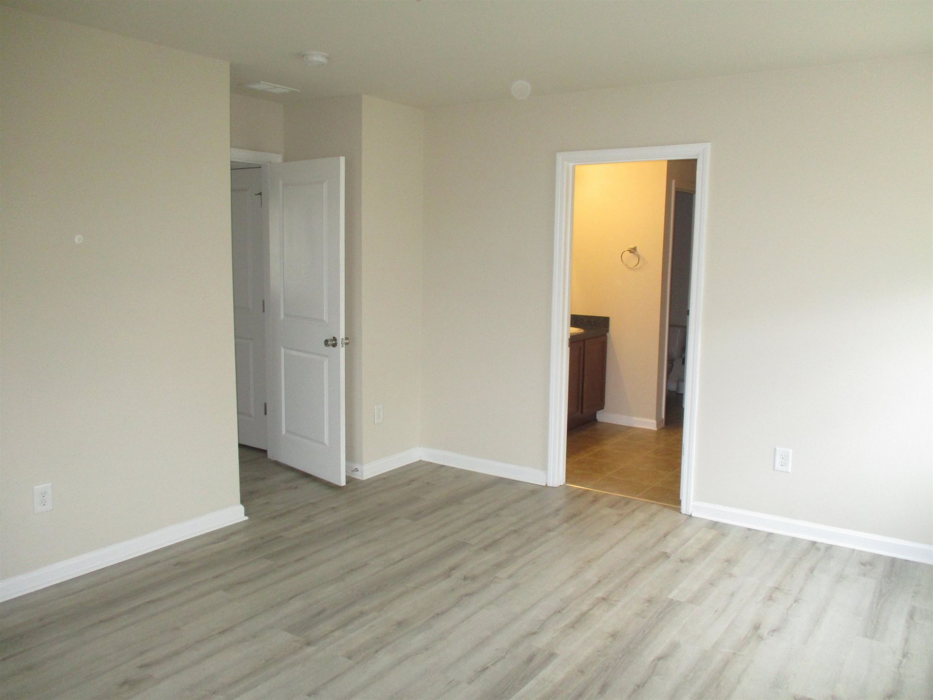 812 Hayes Point Circle Photo 11