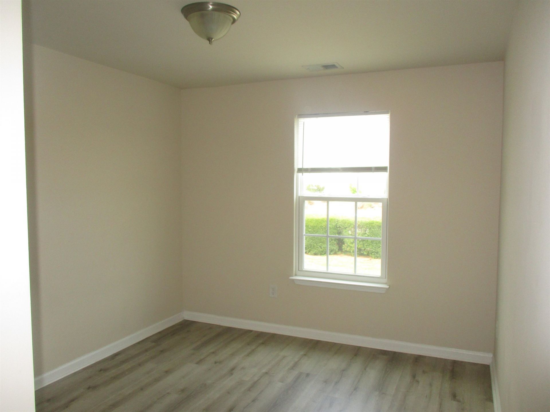 812 Hayes Point Circle Photo 7