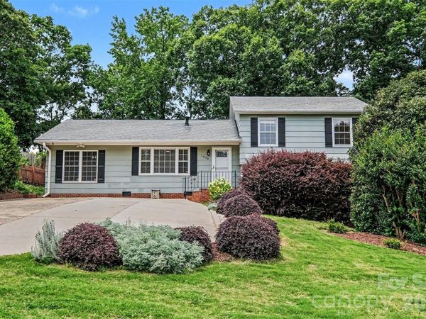 1030 Mclaughlin Drive , Charlotte, NC 28212