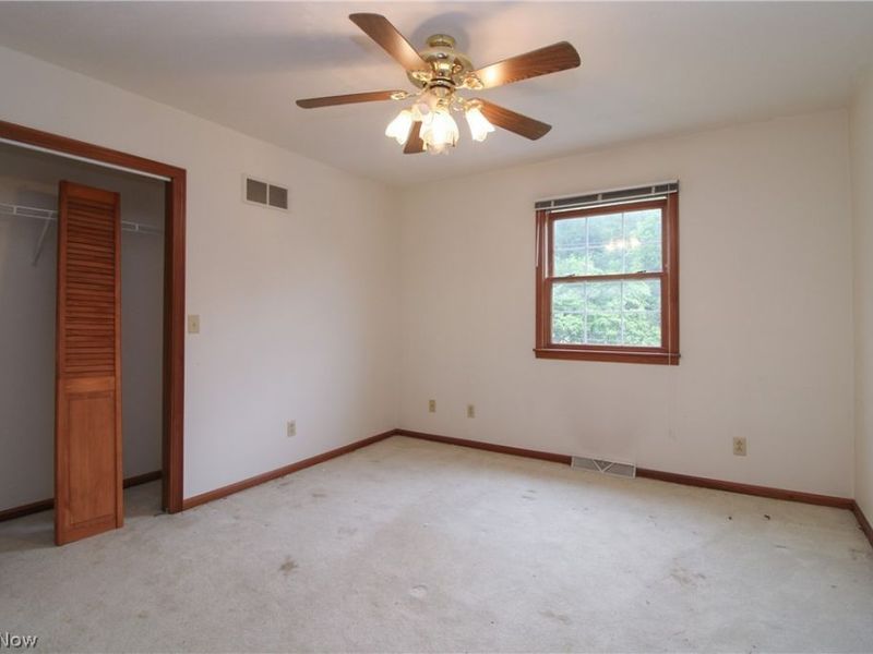 548 W 39th Street, Shadyside, OH 43947 Photo 10