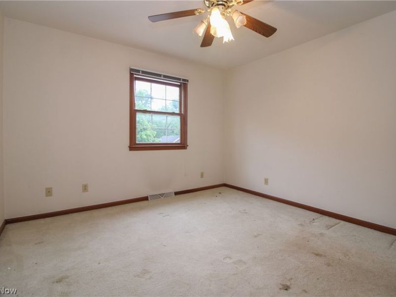 548 W 39th Street, Shadyside, OH 43947 Photo 11
