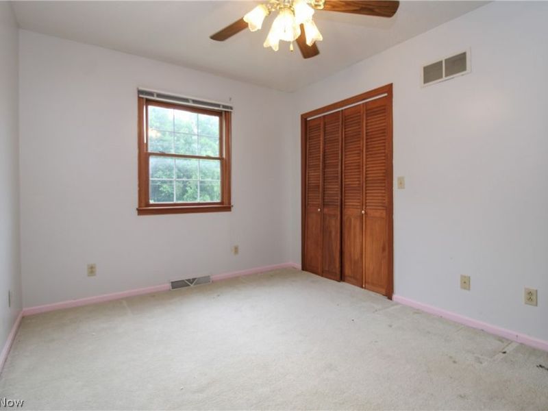 548 W 39th Street, Shadyside, OH 43947 Photo 13