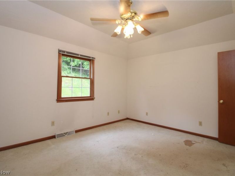 548 W 39th Street, Shadyside, OH 43947 Photo 9