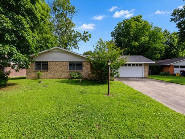 2100 Monticello Avenue , Springdale, AR 72762