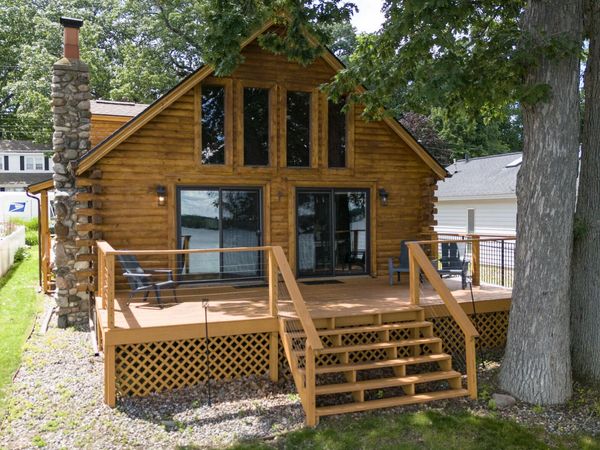9715 Woodlawn Drive, Portage, MI 49002