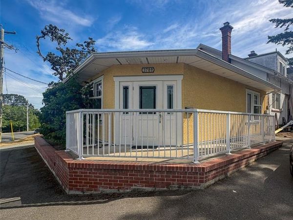 3789 Quadra St , Saanich, BC V8X 1H7