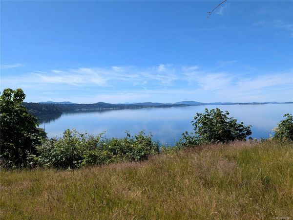 4592 Bonnieview Pl , Saanich, BC V8N 3V6