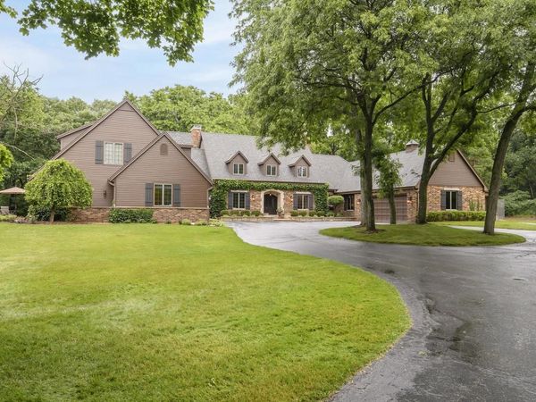 S48W28946 Parke LANE W, Waukesha, WI 53189