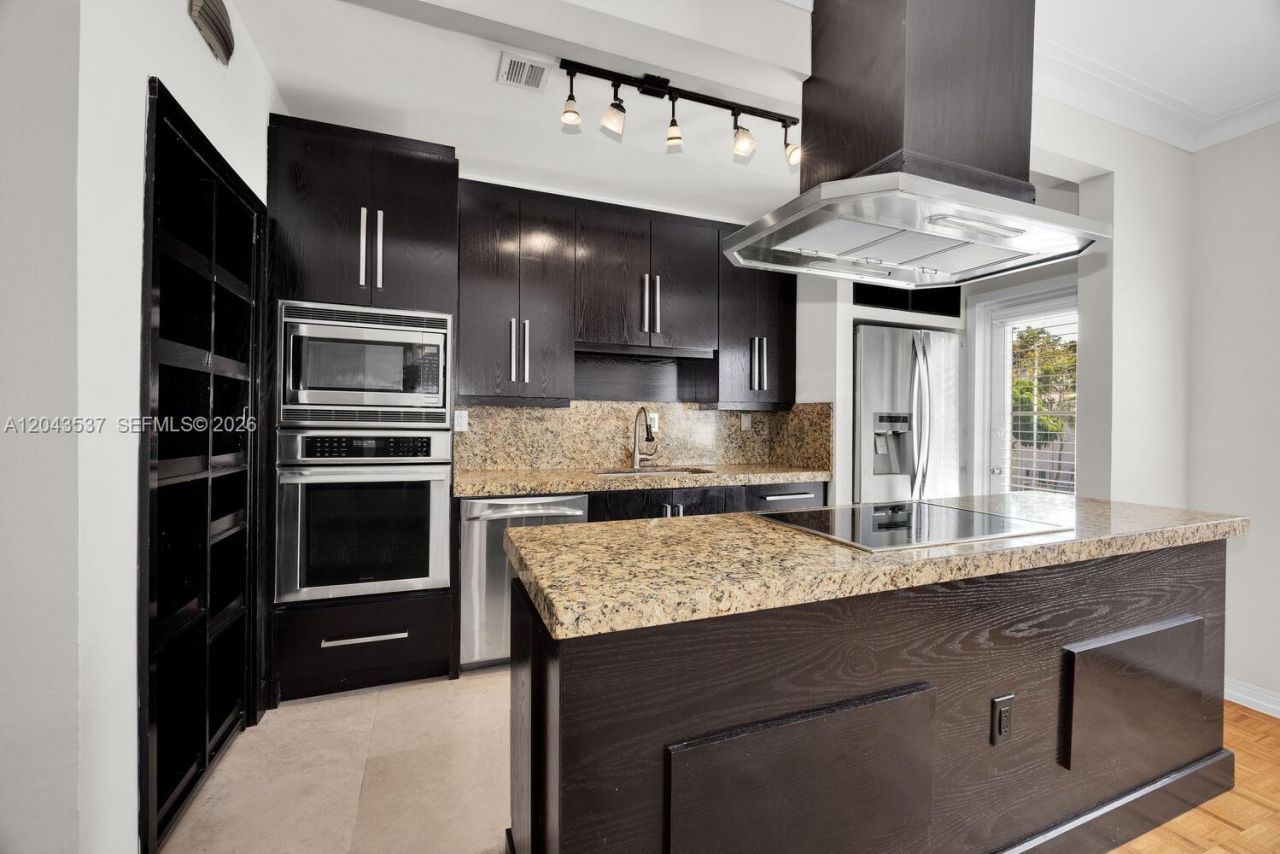940 Sevilla Ave , Unit 206, Coral Gables, FL 33134 Photo
