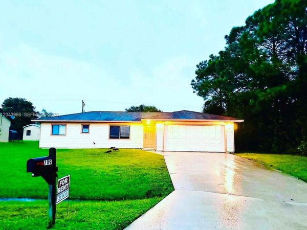 709 NW Cuxhaven St , Palm Bay, FL 32907