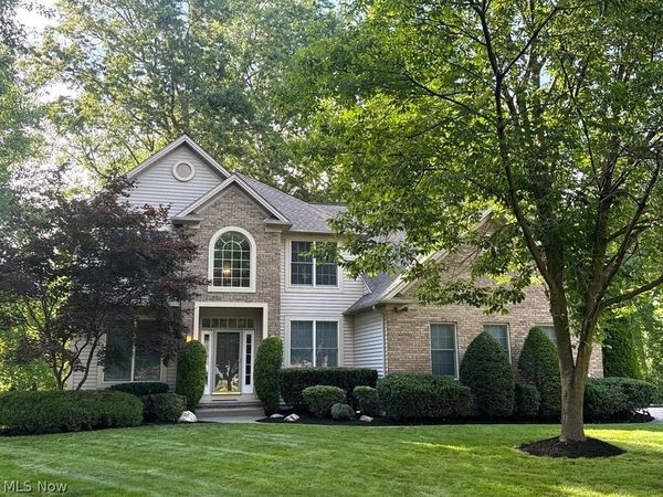 2374 Glenwood Lane , Avon, OH 44011