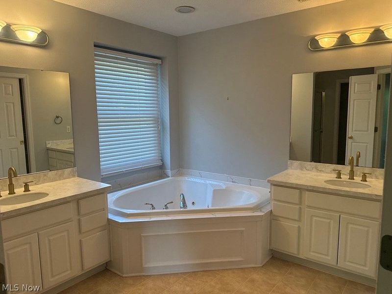 2374 Glenwood Lane, Avon, OH 44011 Photo 24