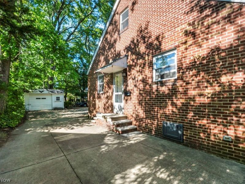 8375 Nowlen Street, Mentor, OH 44060 Photo 4