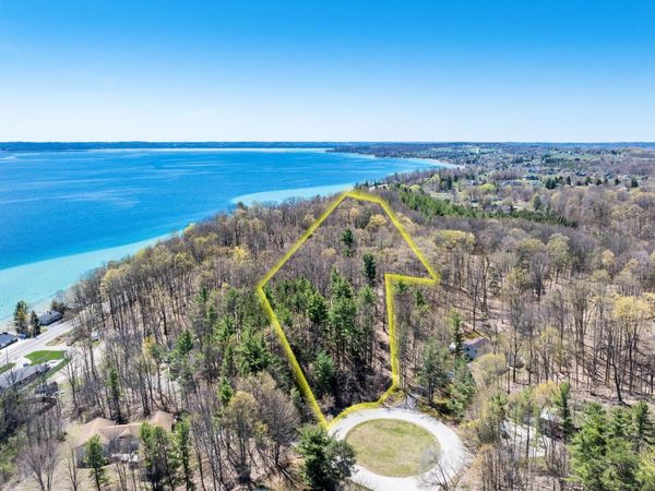 21 Moonrise Court, Traverse City, MI 49686