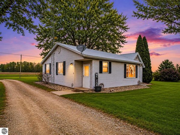6596 Washington Road W, Ithaca, MI 48847