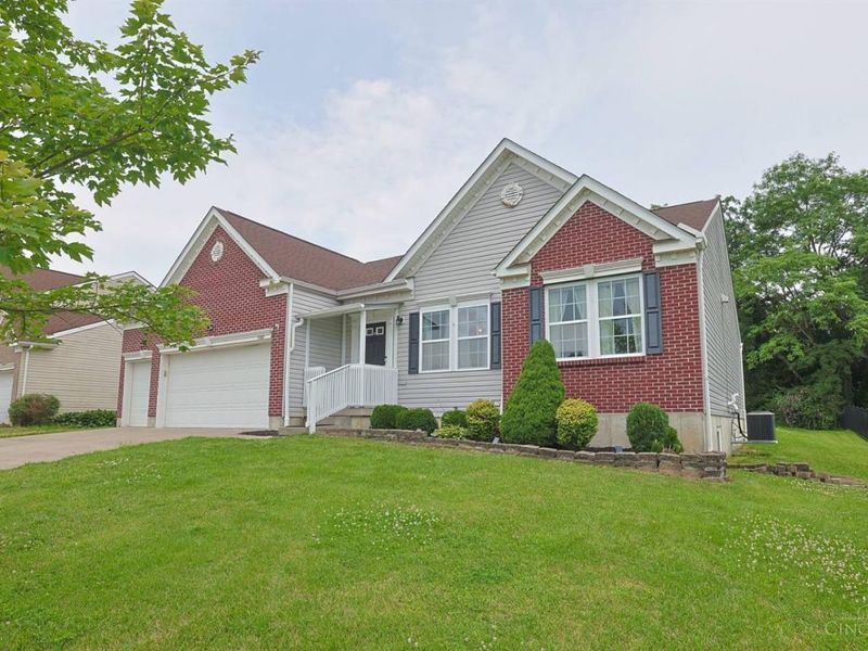 7307 Hunters Ridge Lane, Cincinnati, OH 45248 Photo 2