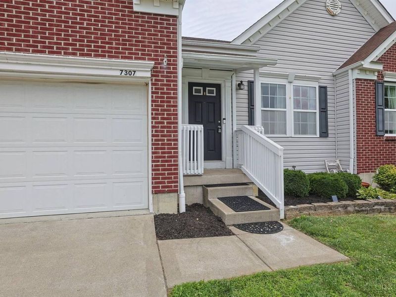 7307 Hunters Ridge Lane, Cincinnati, OH 45248 Photo 3