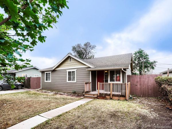 810 Oswego Street , Aurora, CO 80010