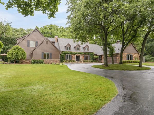 S48W28946 Parke Ln W, Genesee, WI 53189