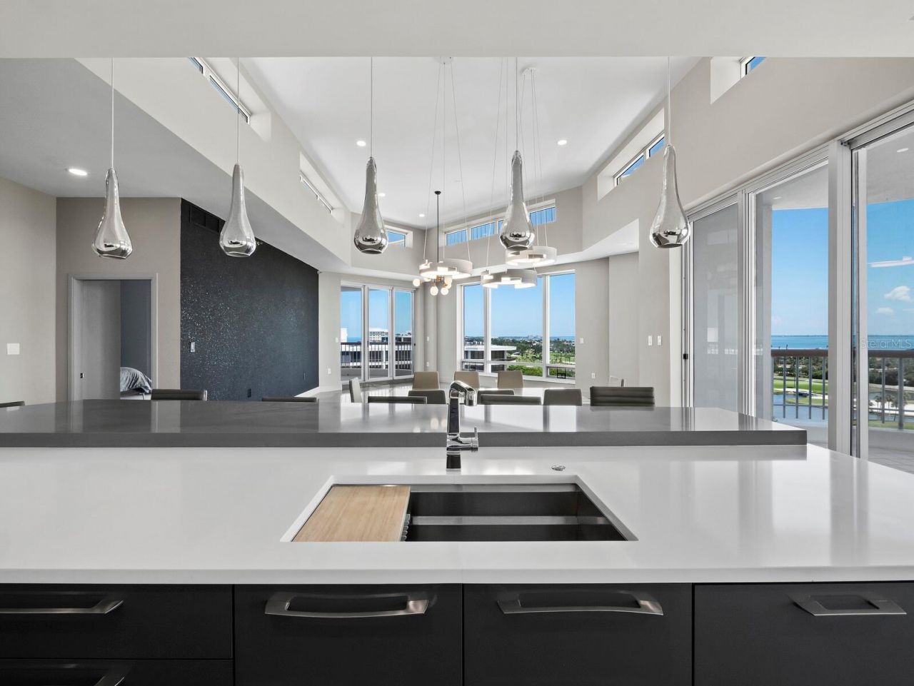 455 Longboat Club Road, Unit PH8, Longboat Key, FL 34228 Photo