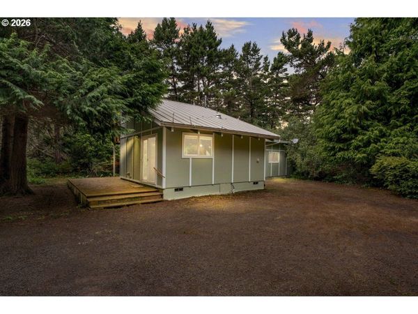 88046 LEEWARD DR, Florence, OR 97439