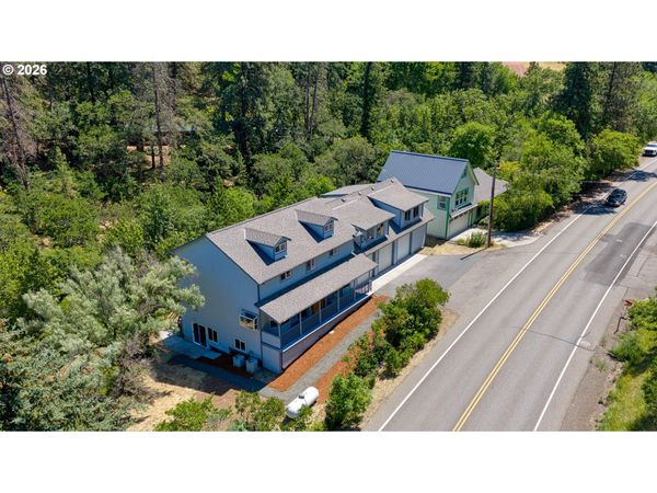 107 3RD AVE, Mosier, OR 97040