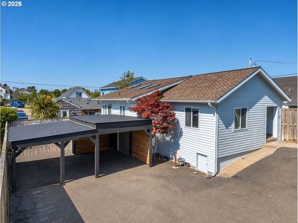 136 B 3RD AVE, Seaside, OR 97138
