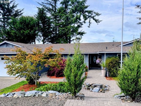 1689 APPLEWOOD DR, Coos Bay, OR 97420