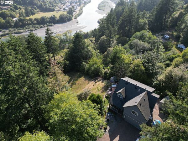 17166 MOUNTAIN DR, Brookings, OR 97415