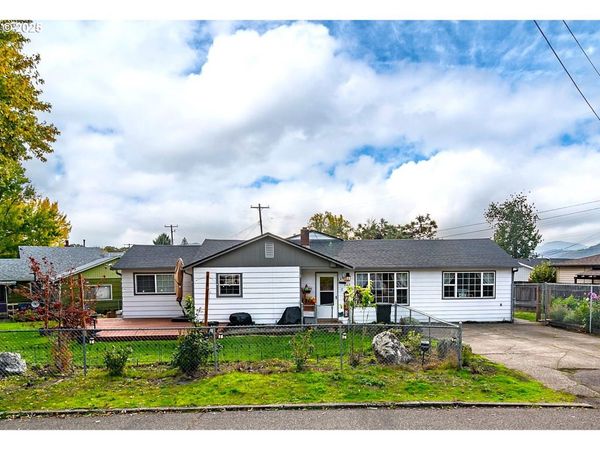 663 NE KNOLL AVE, Roseburg, OR 97470